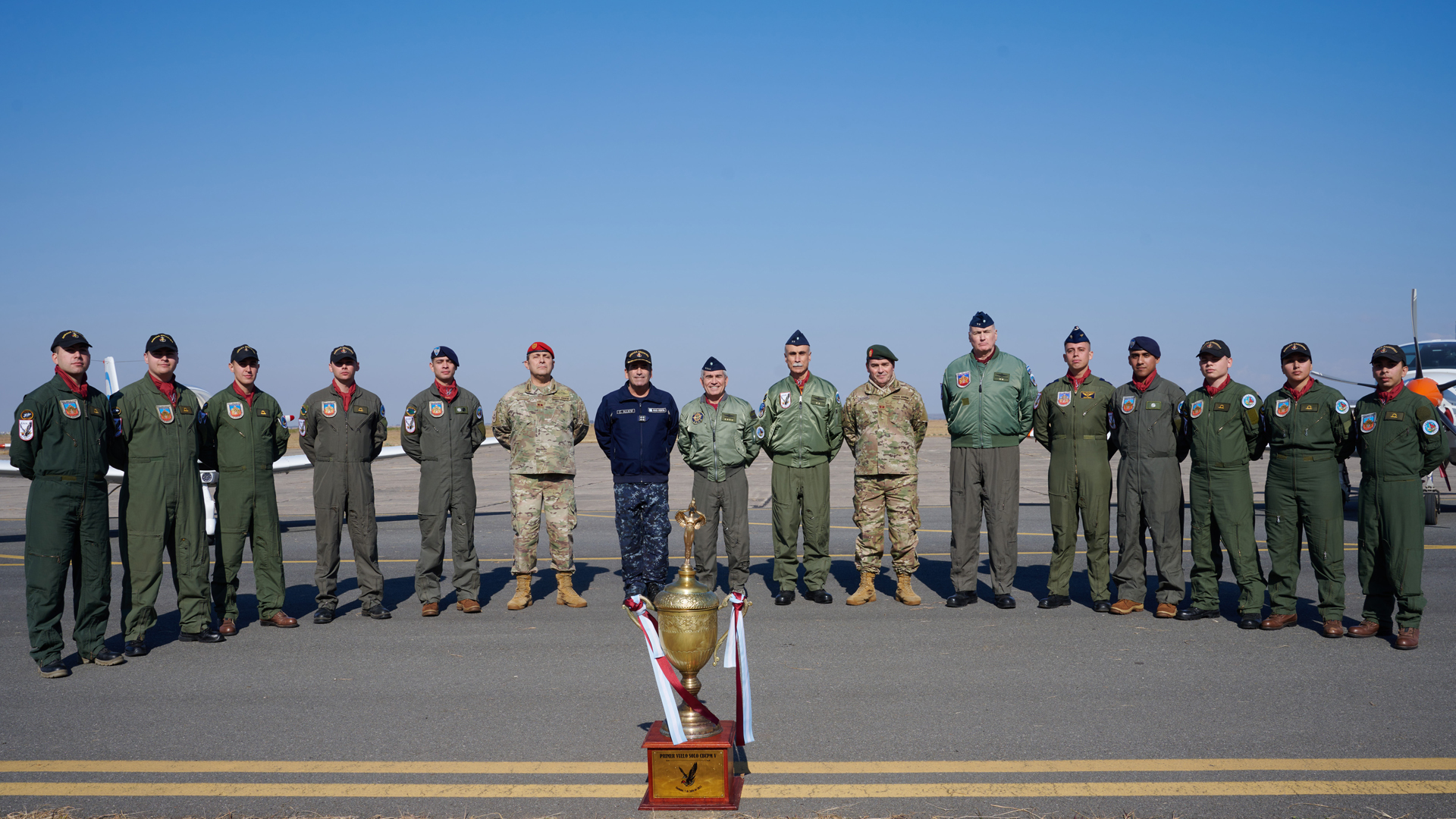 Vuelo Solo del Curso Básico Conjunto de Piloto Militar