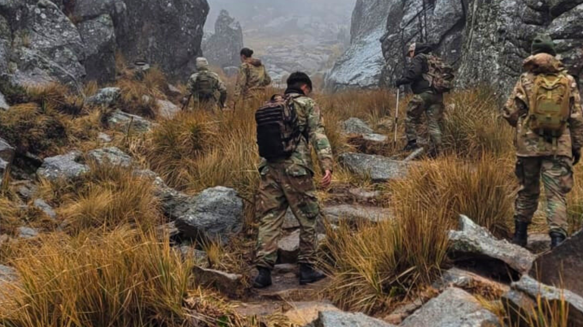 Cadetes de la Escuela de Aviación Militar realizaron el tradicional ascenso al Cerro Champaquí