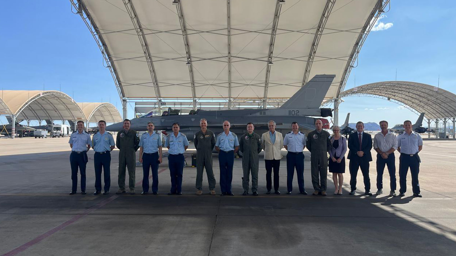 El titular de la Fuerza Aérea Argentina intercambió experiencias en Estados Unidos