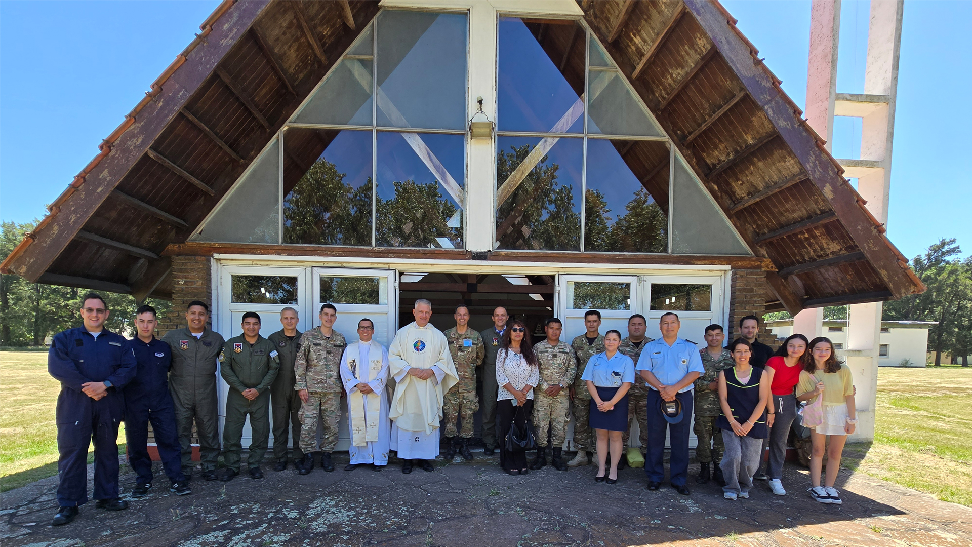 Personal recibió los sacramentos de la confirmación y comunión en la Base Aérea Militar Morón