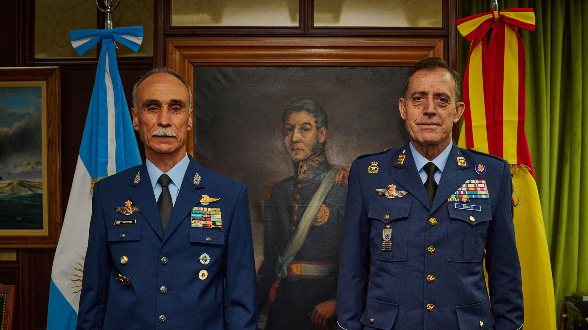 El jefe de la Fuerza Aérea Argentina recibió a su par del Ejército del Aire y del Espacio de España