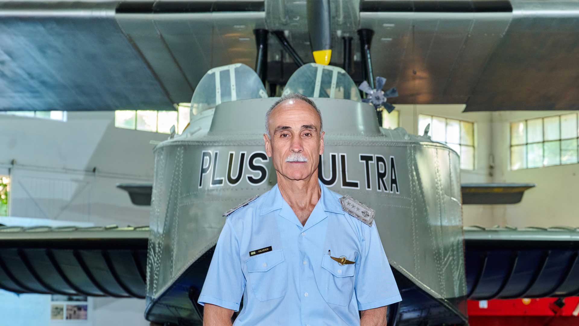 El titular de la FAA visitó el Complejo Museográfico Provincial Enrique Udaondo 