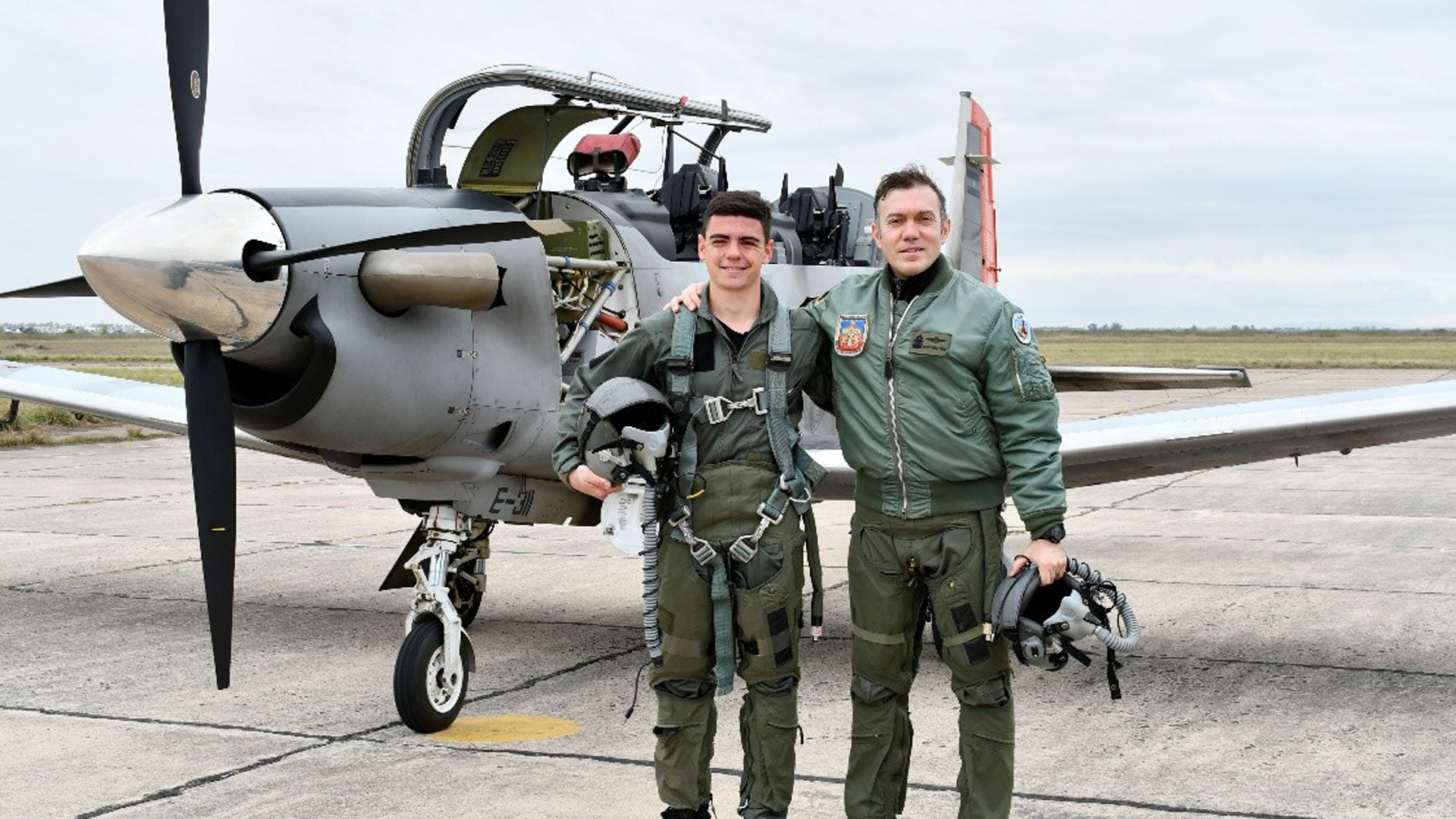 En la Escuela de Aviación Militar se realizó el Vuelo de Bautismo