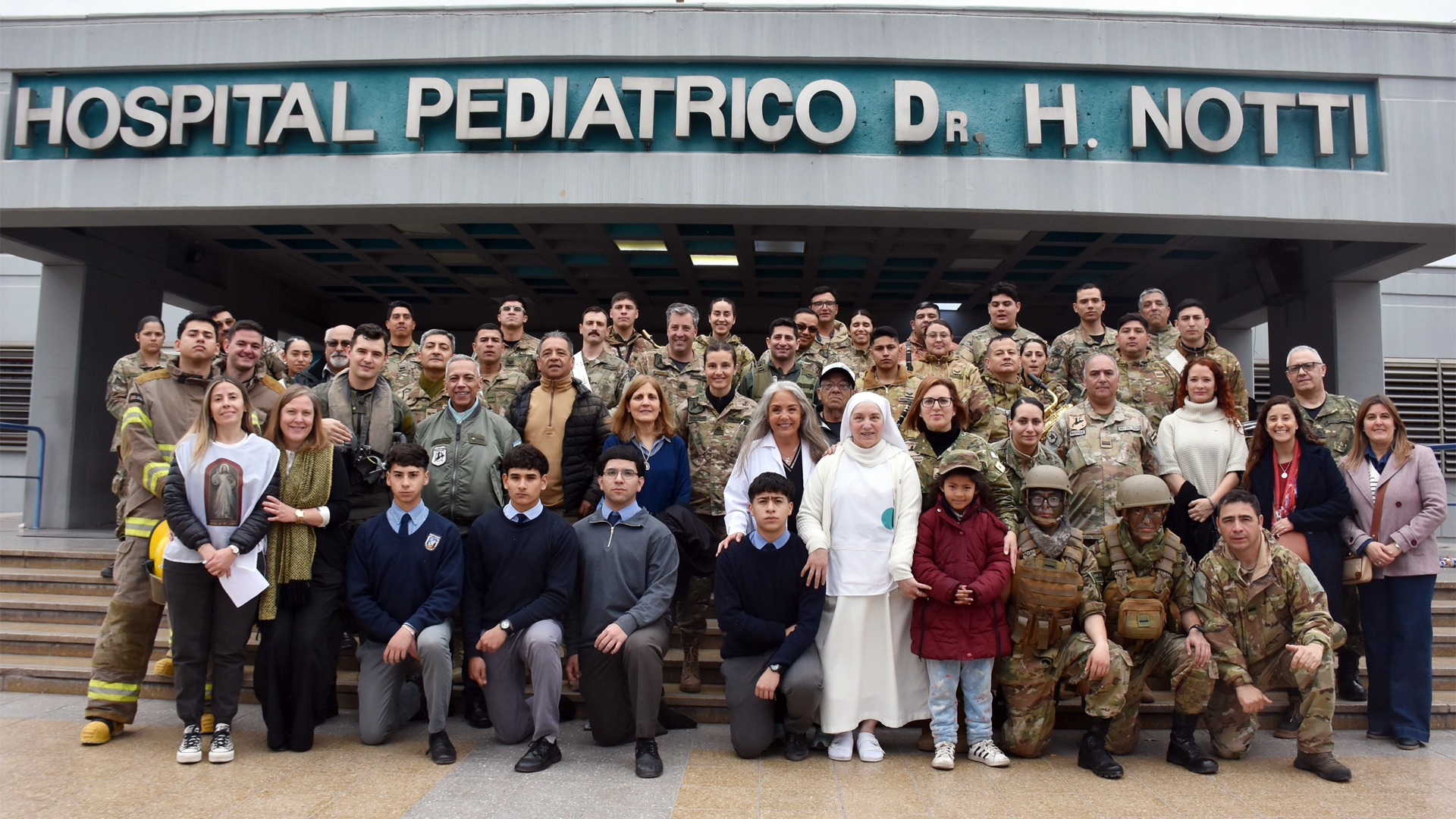 El personal de la IV Brigada Aérea visitó el Hospital Pediátrico