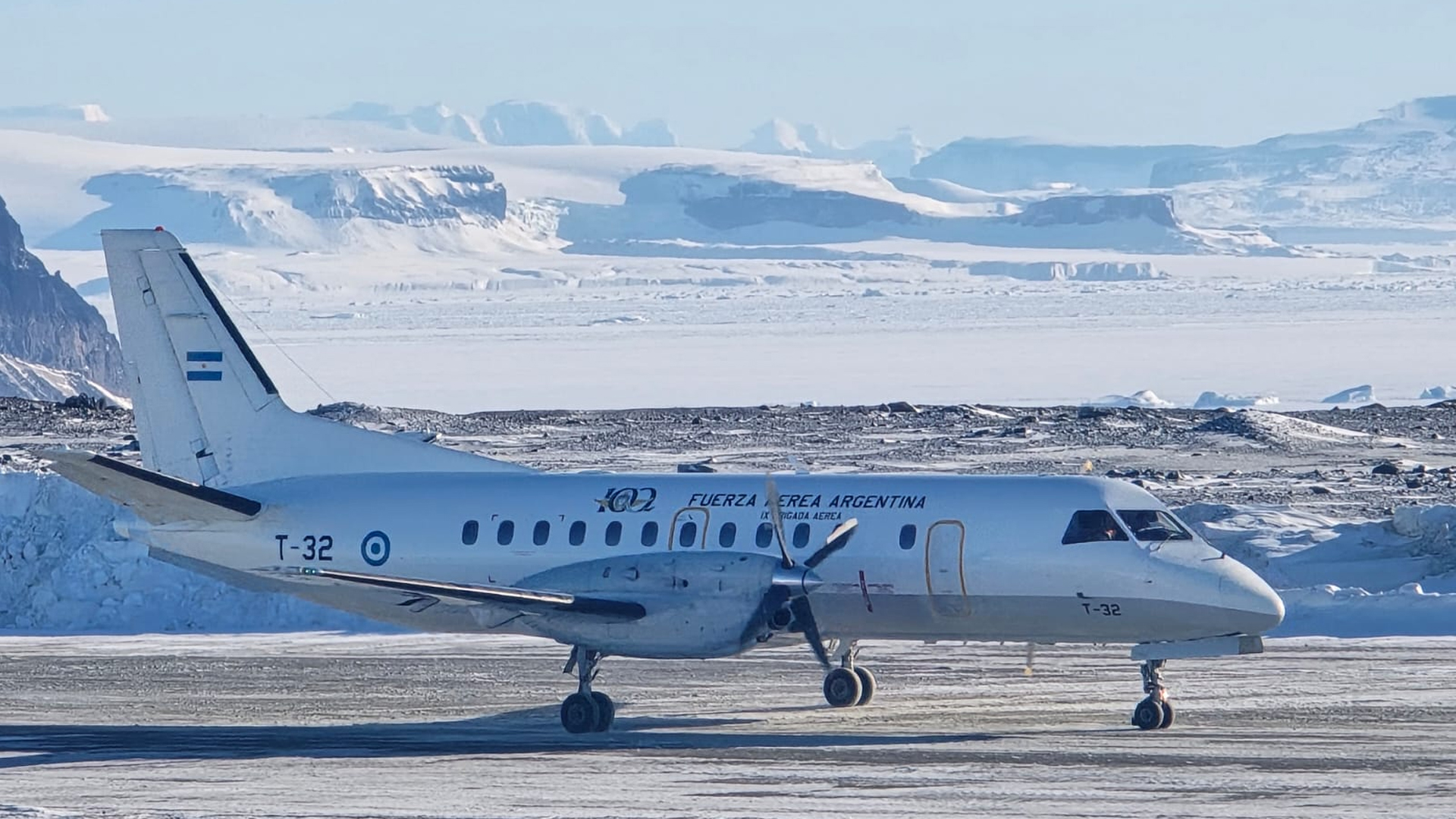 EL SAAB 340 CONTINÚA UNIENDO EL CONTINENTE BLANCO