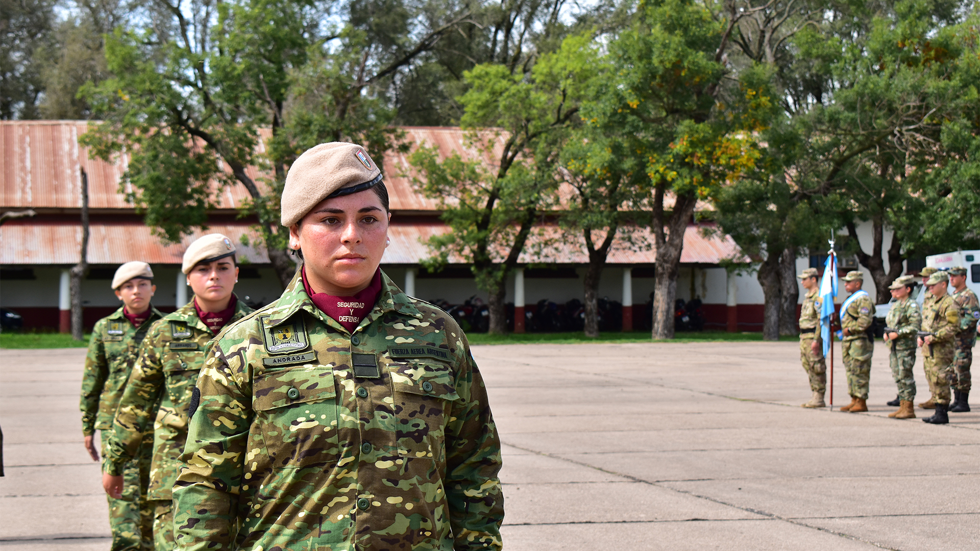 Soldados Voluntarios de la Compañía de Seguridad y Defensa recibieron sus boinas
